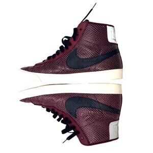 Nike Women’s Size 10 Burgundy and Navy Mid Premium Sneakers Y2K 80s Streetware